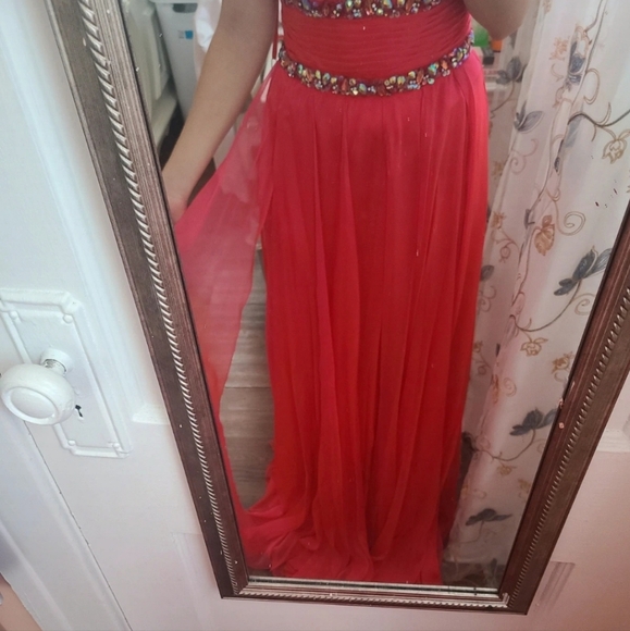 Formal dress - Picture 2 of 4